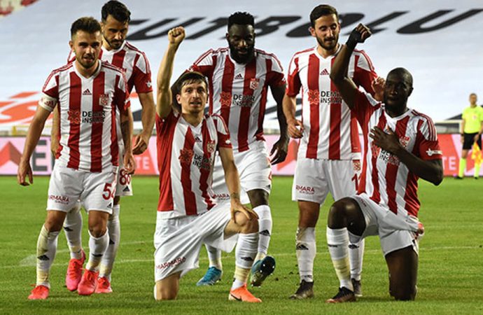 Mecnun Otyakmaz: Emre Kılınç ve Mert Hakan'a teklif yapacağız