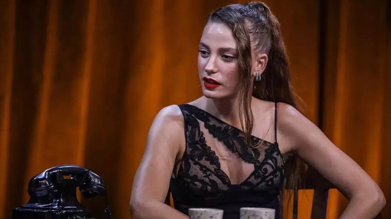 Serenay Sarıkaya avazı çıktığı kadar bağırdı! Görenler anlam veremedi! Ödül törenindeki halleri sosyal medyaya