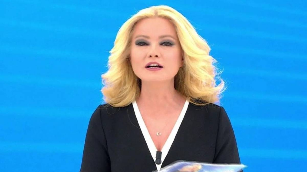 Müge Anlı Rahmi Özkan'ın elini öpüp harçlık aldı! O hareketleri sosyal medyayı salladı