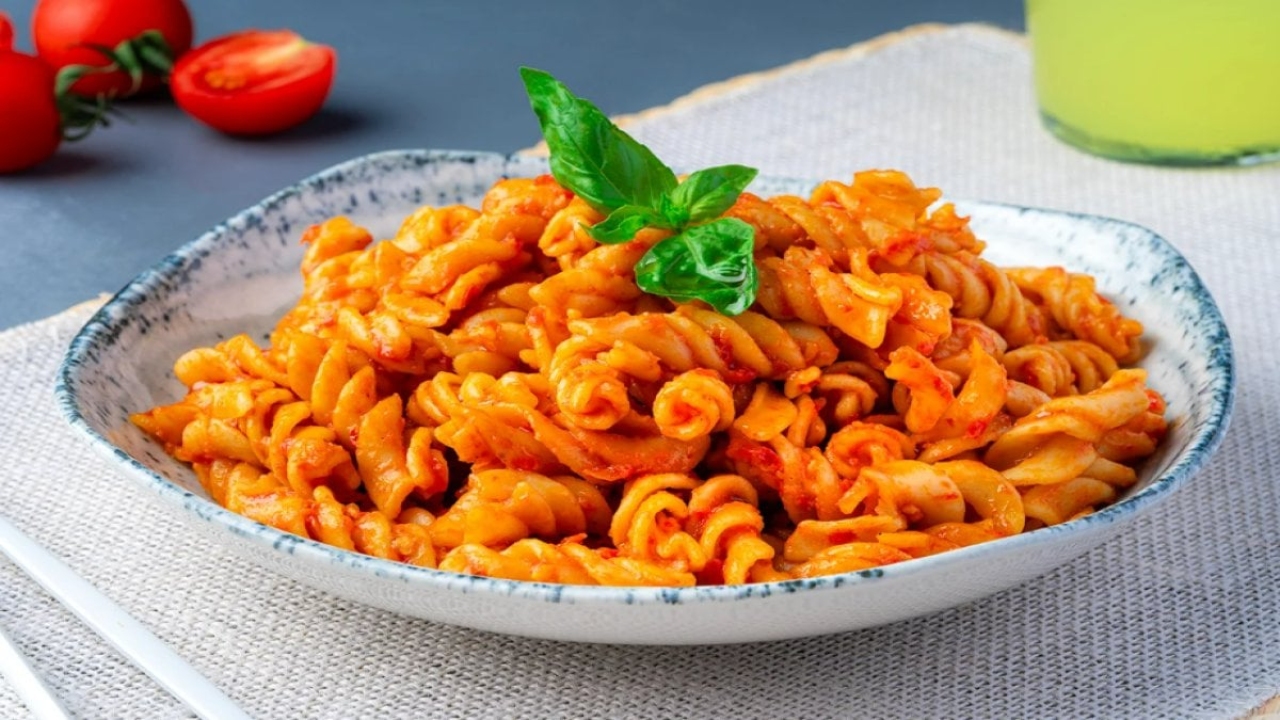 Domates Soslu Makarna: Pratik ve Lezzetli Bir Tarif