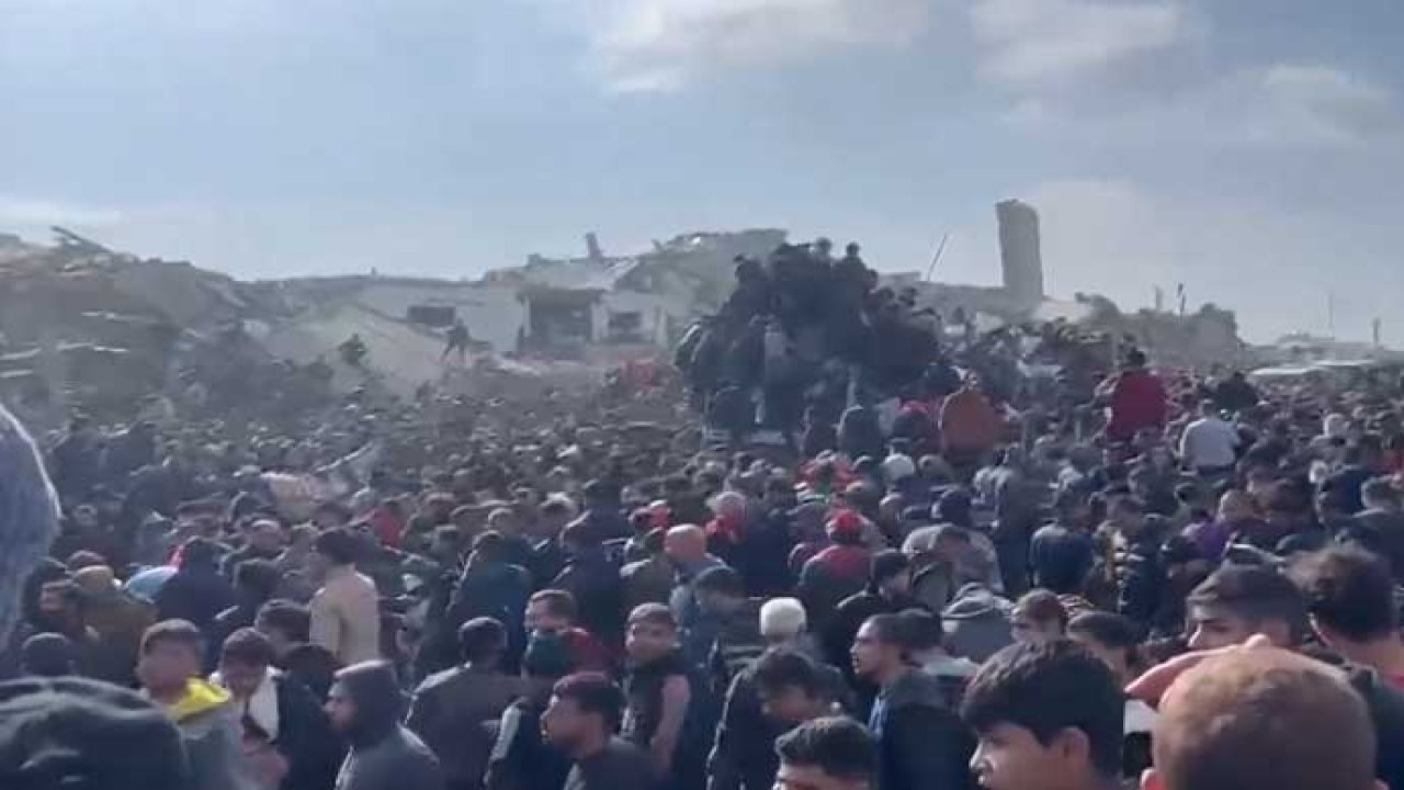 İsrail, Gıda Yardımı İçin Toplanmış Olan Binlerce Filistinliye Kurşun Yağdırdı!