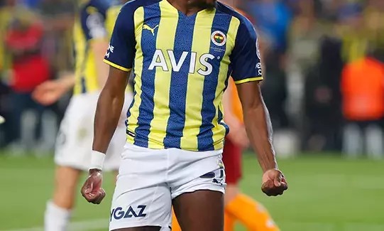 Fenerbahçe'nin yıldızından kötü haber geldi! Milli takım kampında zehirlendi