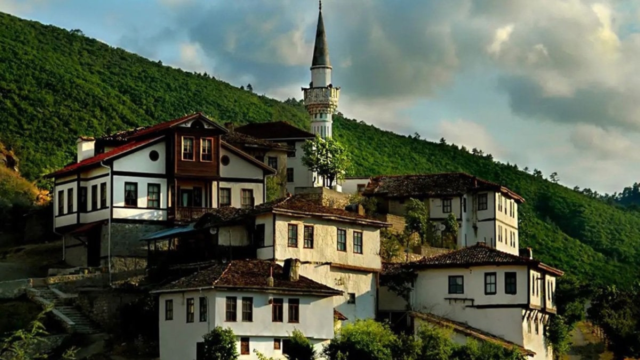 Bu köylerde yeri olan köşeyi döndü! Torunları bile rahat edecek: Dünyanın en iyi 4 turizm köyü seçildi