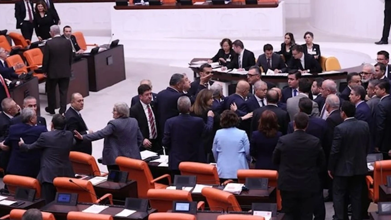 TBMM Genel Kurulu'nda Türk Bayrağı Gerilimi; 