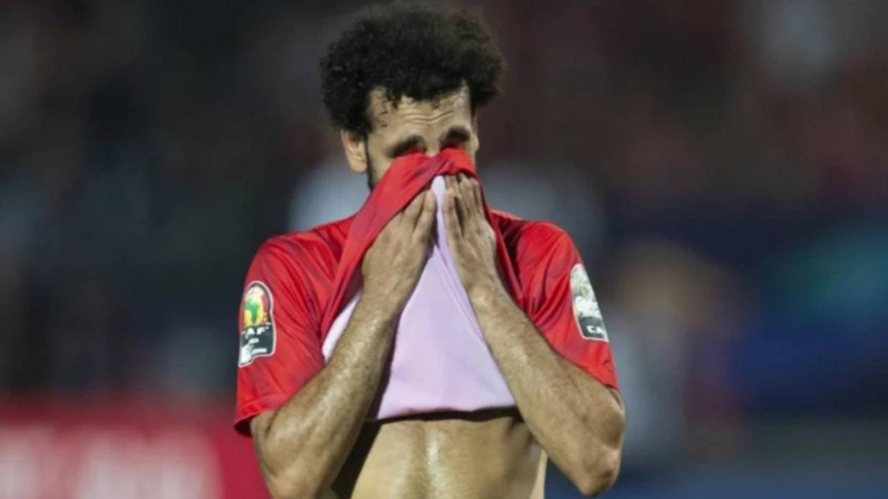 Mohamed Salah, Afrika Kupası'nda sahayı ağlaya ağlaya terk etti!