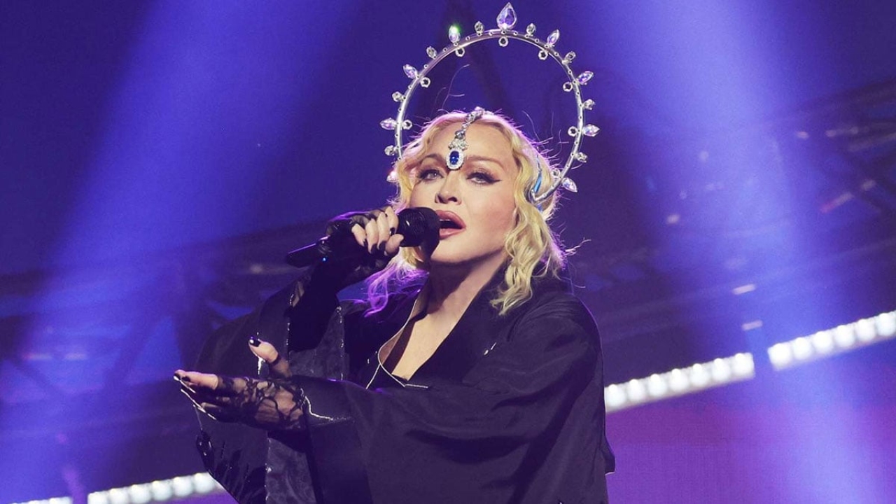 Hayranlarından Madonna'ya dava: Sahneye geç çıkıyor