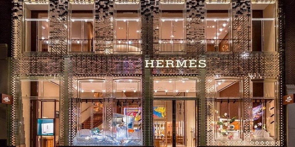 Nafakası Yetmeyince Marka Hermes Çantalarını Sattı!