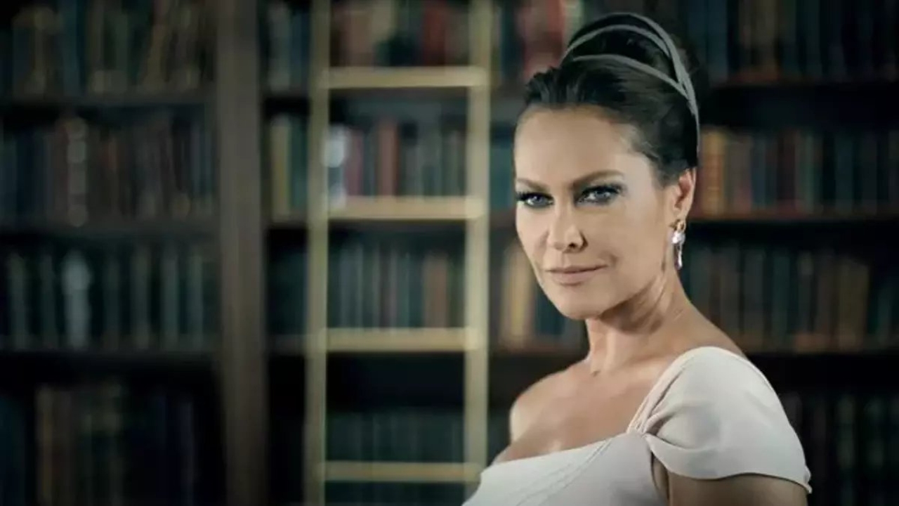 Çok zenginlik iyi değil diyen Hülya Avşar'dan milyonluk anlaşma! Reklam için alacağı ücret dudak uçuklattı