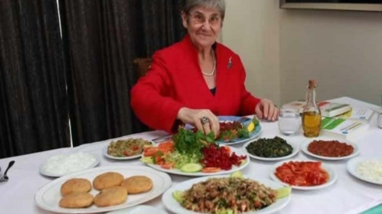 Bu doğal besinler bağışıklığı çelik gibi yapıyor! Prof. Dr. Canan Karatay liste verdi, gribal hastalıklara kar