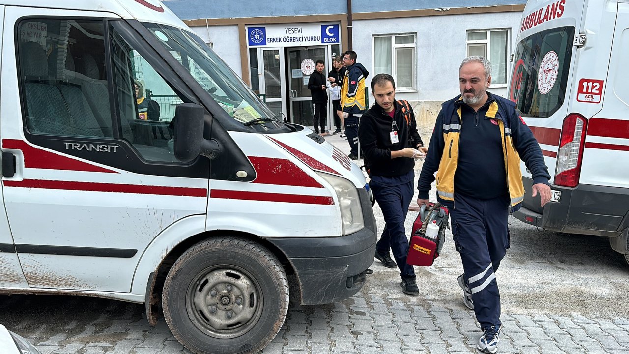 Kütahya öğrenci yurdunda zehirlenme şüphesi; 6 öğrenci hastaneye kaldırıldı