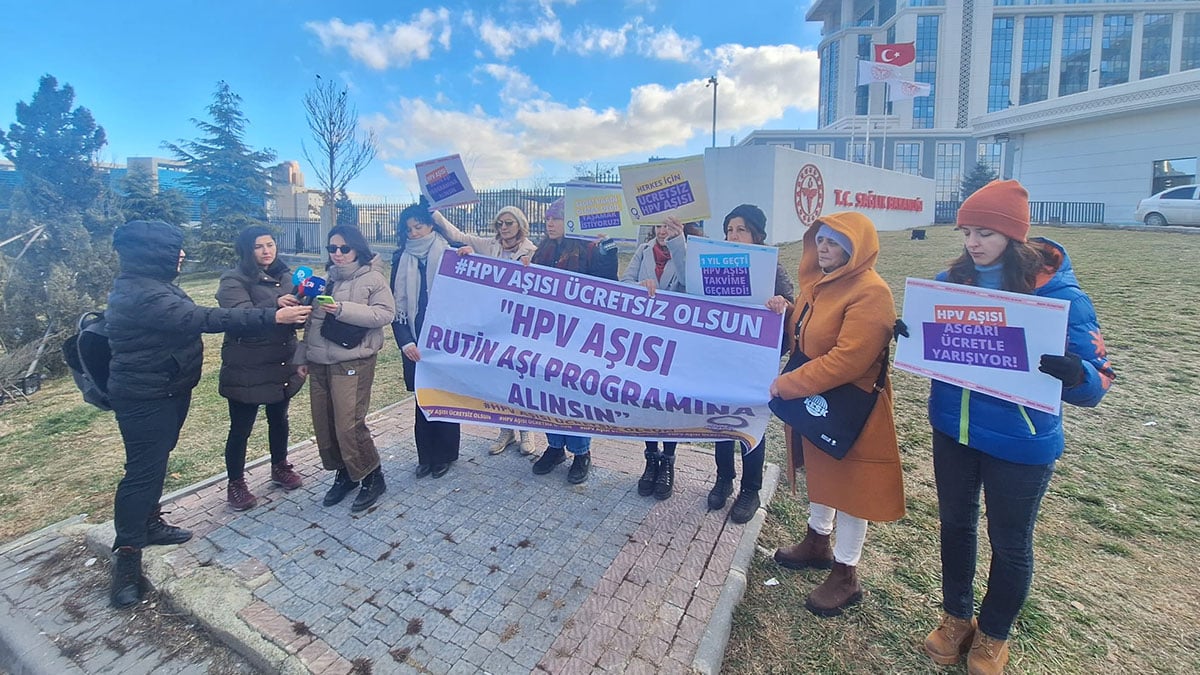 Kadınlar Burada Platformu'dan HPV aşısı eylemi