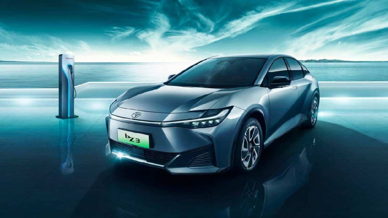 Corolla Muadili Yeni Elektrikli Sedan! Tek Şarj İle 616 Kilometre Yol Alıyor!