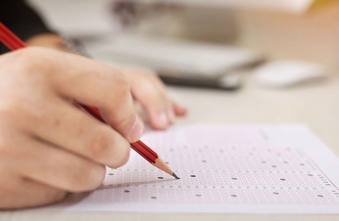 Sınav tartışması… Hangi ülkeler salgında sınavları erteledi?