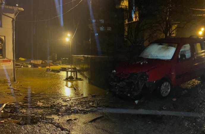 Artvin’de yoğun sağanak yağışın ardından sel meydana geldi! 4 bina tahliye edildi.