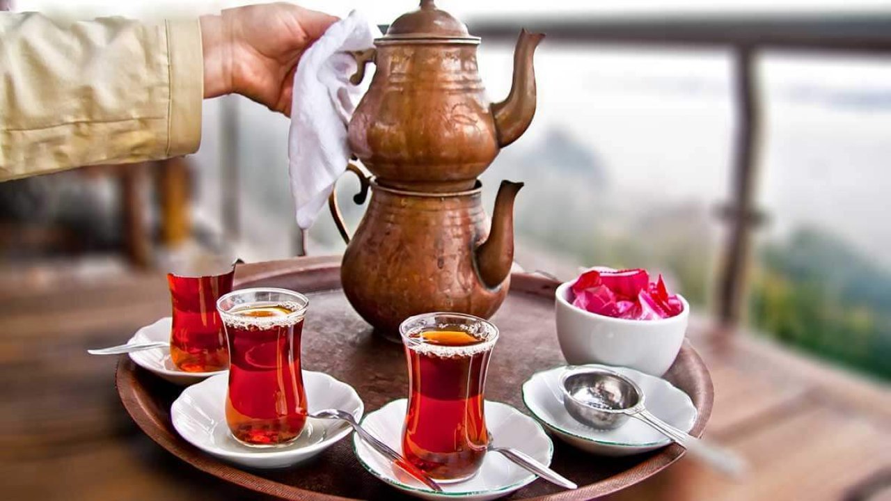 Türkiye'nin Çay Devinde Kriz Derinleşti: İflas Kapıda!