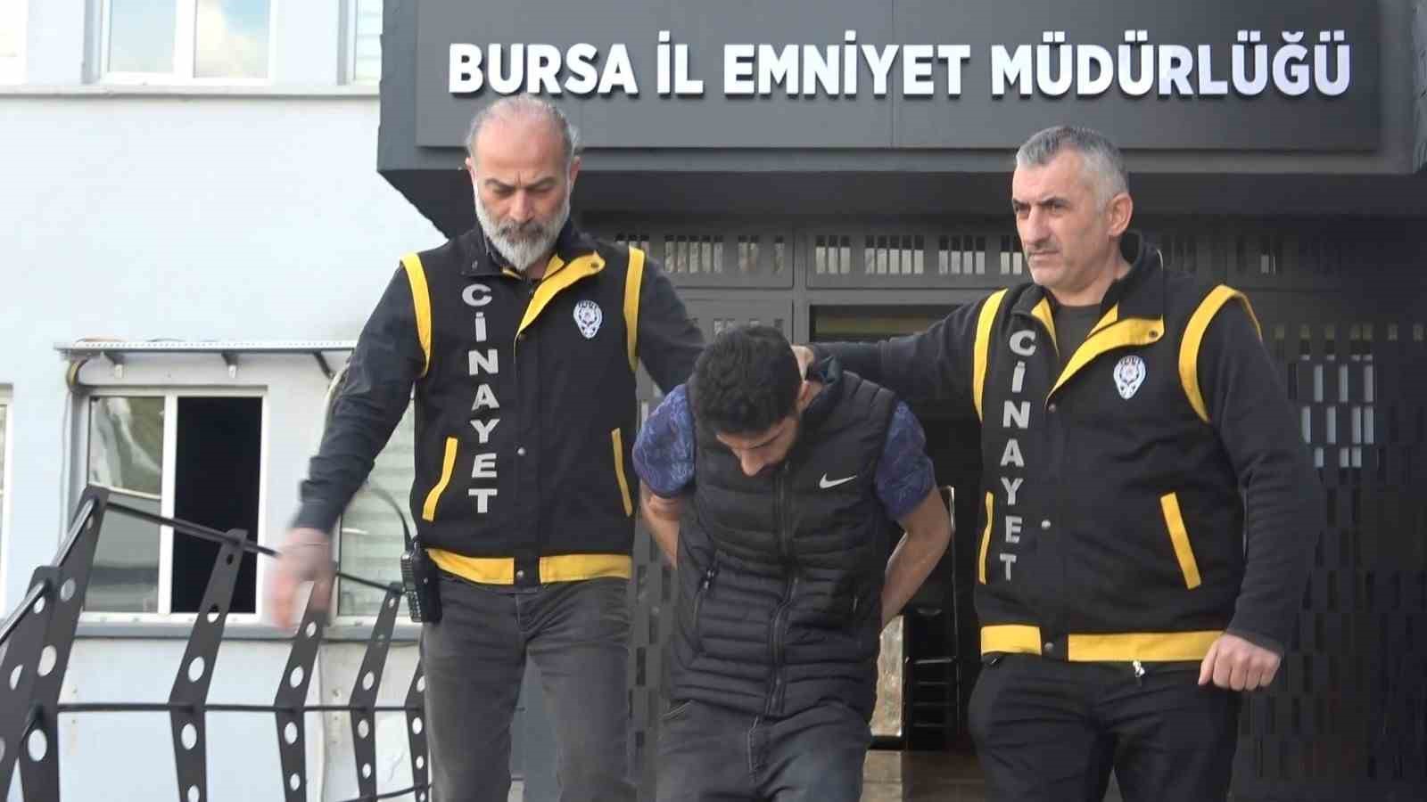 Bursa'da ailesini öldüren zanlı tutuklandı