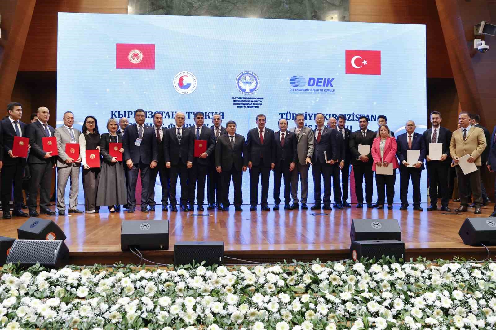 Cari İşlemler Açığında Azalma Eğilimi: Cumhurbaşkanı Yardımcısı Yılmaz'dan Ekonomi Değerlendirmesi