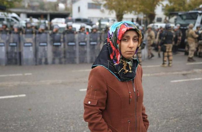 Yerine kayyum atanan İkiköprü Belediye Eş Başkanı gözaltına alındı