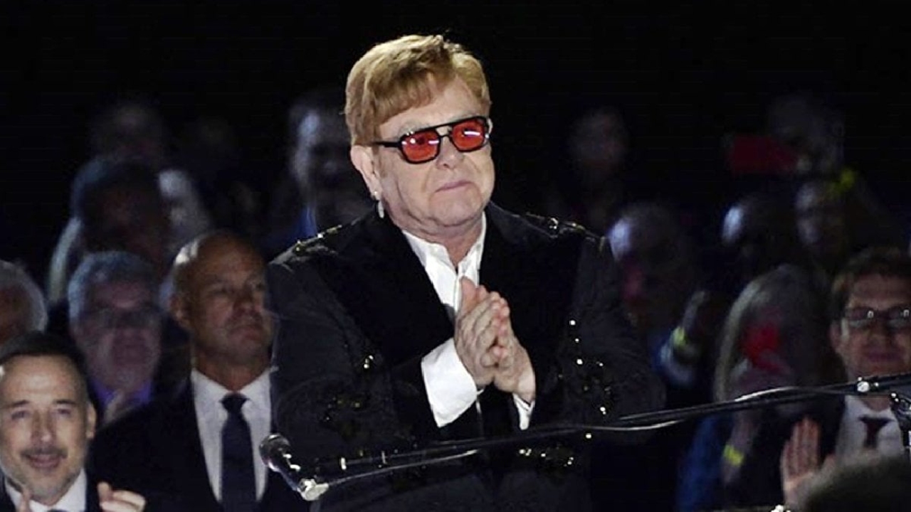 Ünlü müzisyen Elton John’un yüzlerce eşyası müzayedede