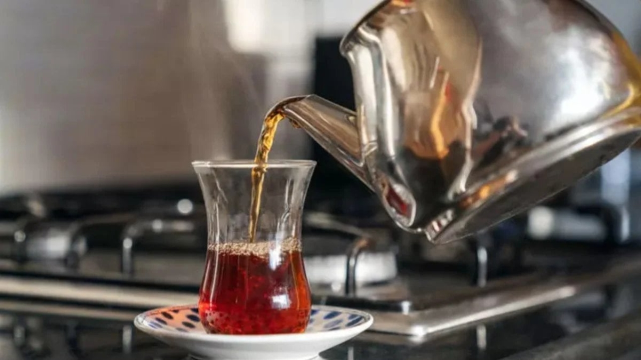 Ne şeker ne tuz! Çaya bunu ekleyince kaçak çaydan bile lezzetli oluyor... Gerçek tiryakileri çayı asıl böyle i