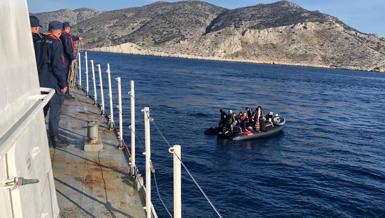 Marmaris açıklarında 15 düzensiz göçmen kurtarıldı
