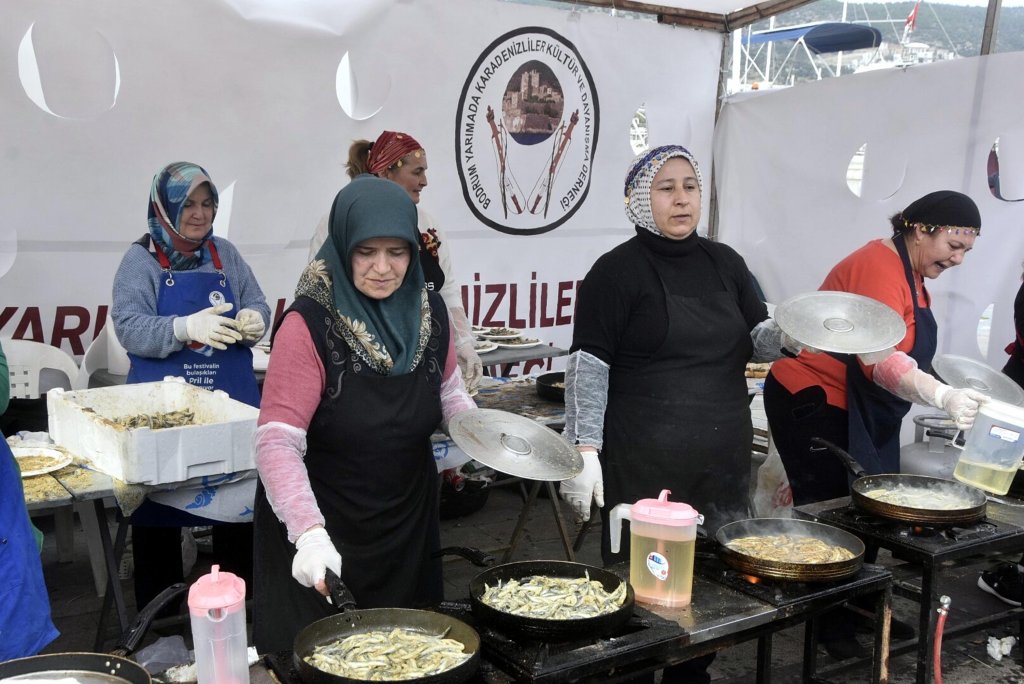 Bodrum'daki festivalde horon saatlerce sürdü