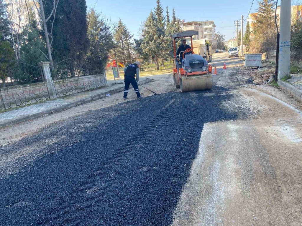Belediye kaldırım ve yol çalışmalarını tüm hızıyla sürdürüyor