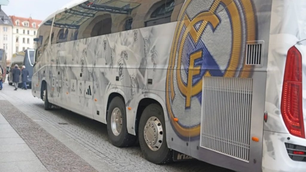 Real Madrid futbol takımı maç öncesi Almanya'da bir kaza geçirdi