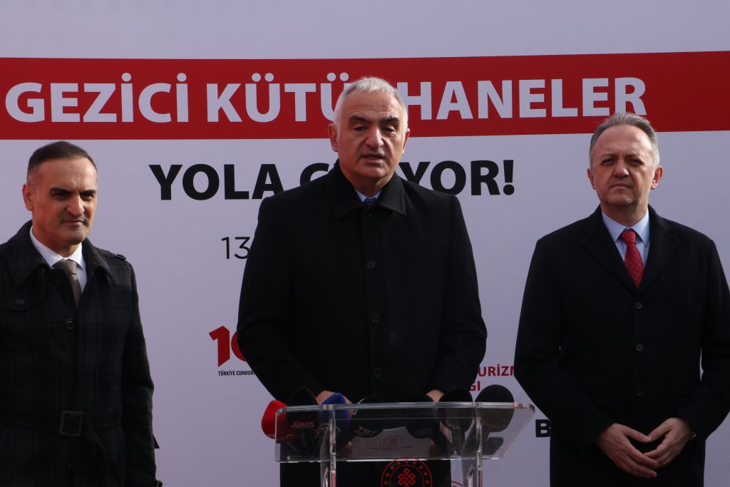 Bakan Ersoy: ''Yapay zeka destekli 100 akıllı kütüphane açılacak''