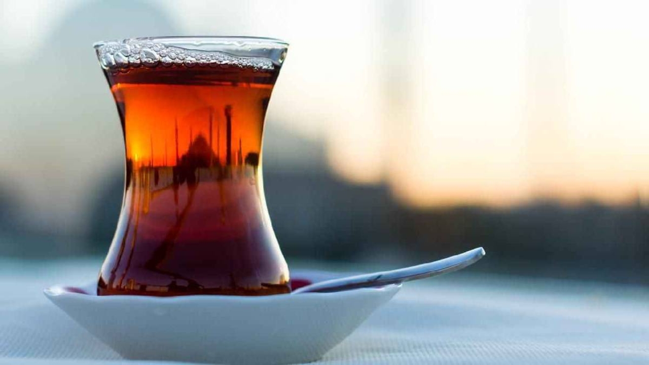 Çay tiryakileri şimdi daha çok sevecek! Yaşlanmak istemeyen bol bol içsin: Siyah çayın o faydası yeni ortaya ç