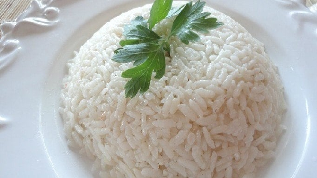 Usta aşçılar bu yöntemi kullanıyor: Damak çatlatan pilav tarifi! Lezzetli pilavın püf noktası meğer bu kadar k