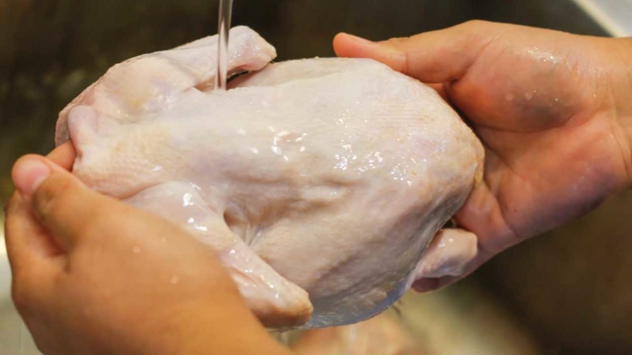 Sadece tavuk ve mantarı biliyorduk! Bu besinleri yıkayanlar sağlığıyla oynuyor: Bir damla su bile değdirmeyin.