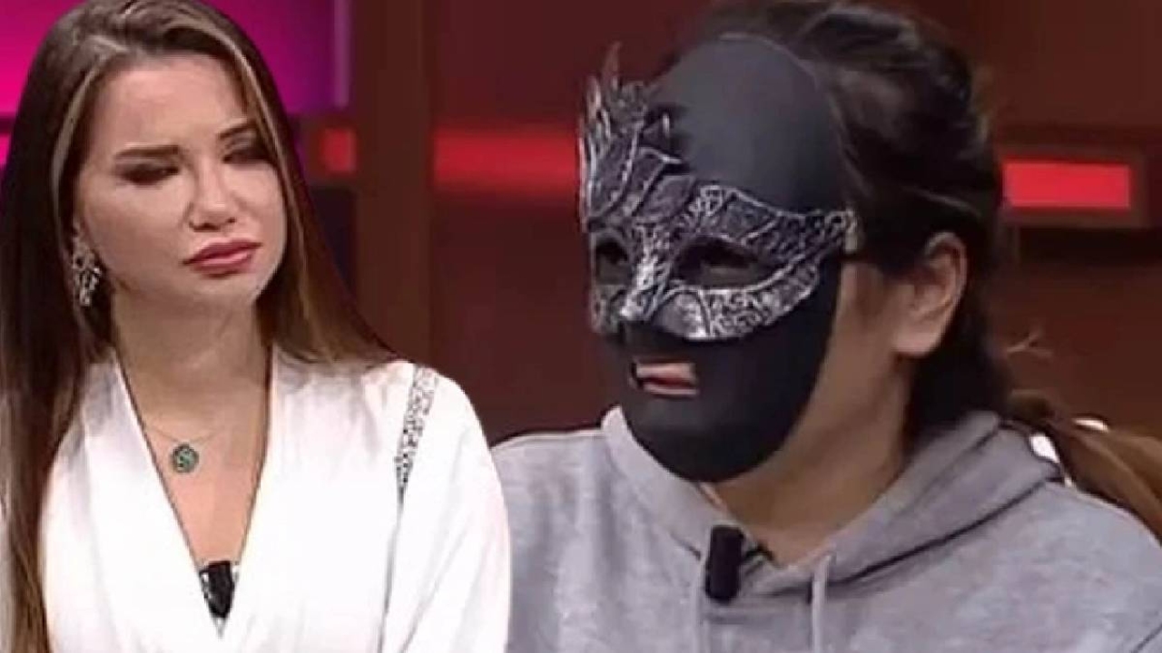 Seyircilerin ağzı iki metre kaldı! O itiraf karşısında Esra Ezmeci kıpkırmızı oldu: Bu konuşma kanalı bile kap