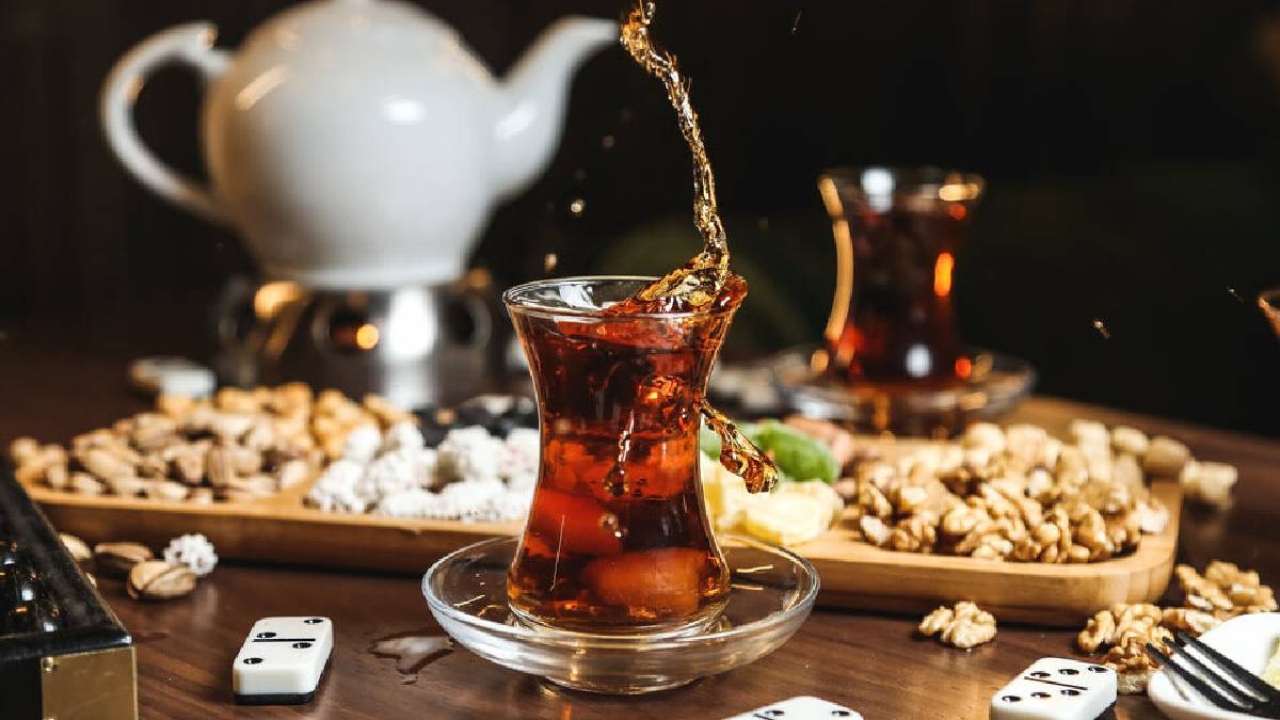 Çay yıkanır mı yıkanmaz mı? Sosyal medyayı birbirine düşüren tartışmaya uzman yanıtı: En lezzetlisi böyle deml