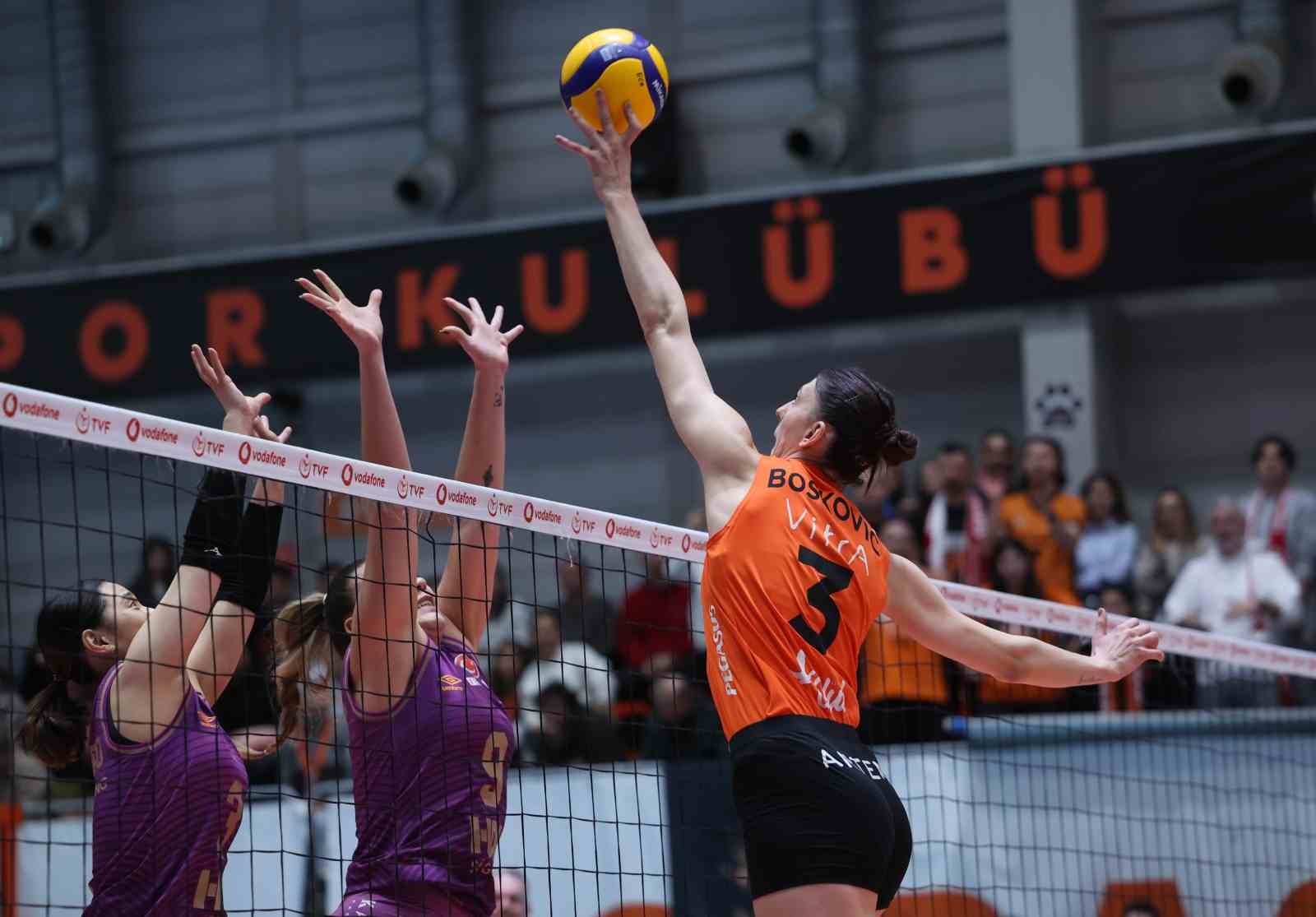 Eczacıbaşı Dynavit'ten rakibine set üzerine set!
