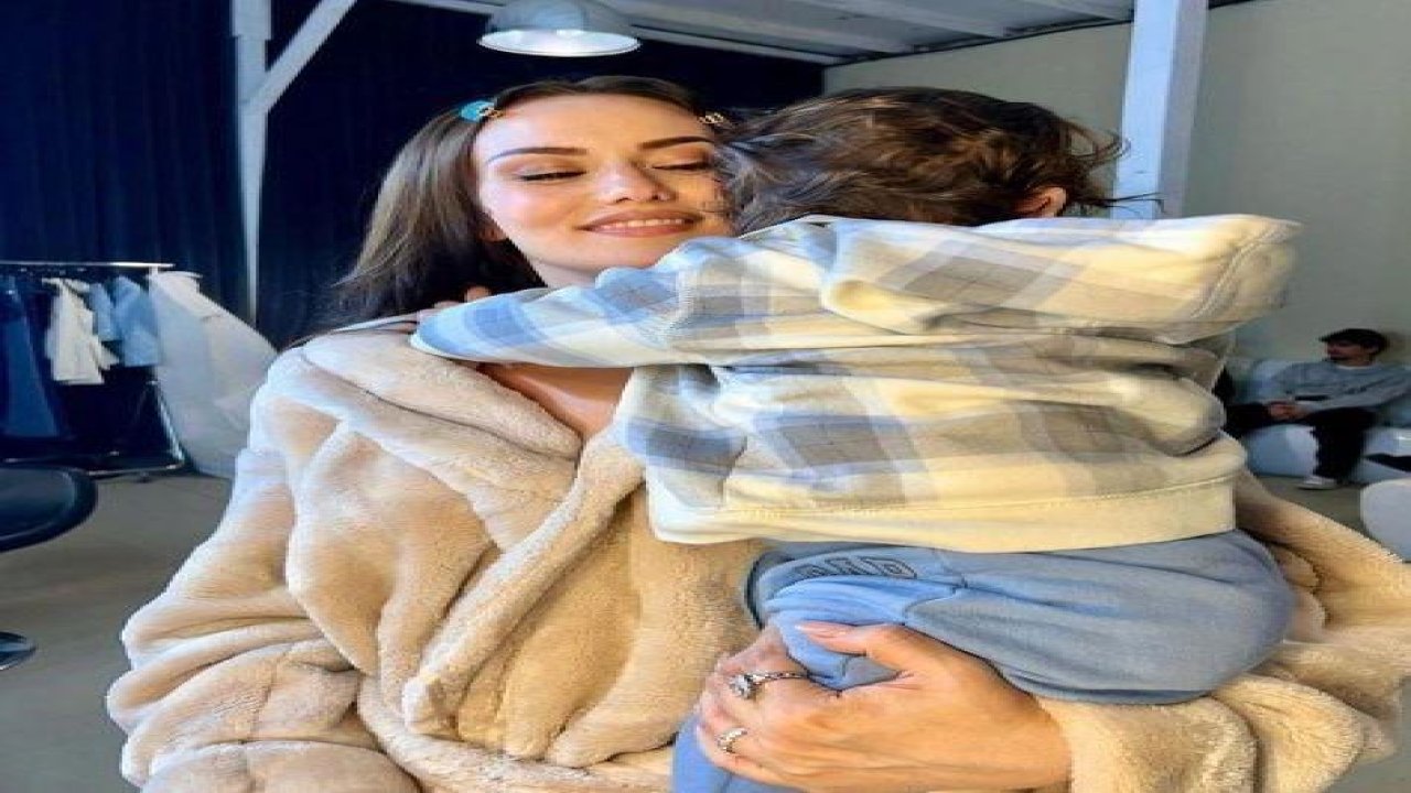 Fahriye Evcen Oğlu Kerem ile sette: Babasıyla birebir aynı!