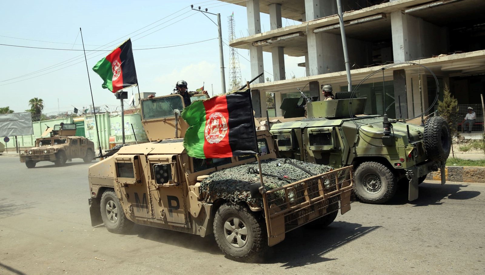 Afganistan'da Taliban iki kişiyi halka açık infaz etti