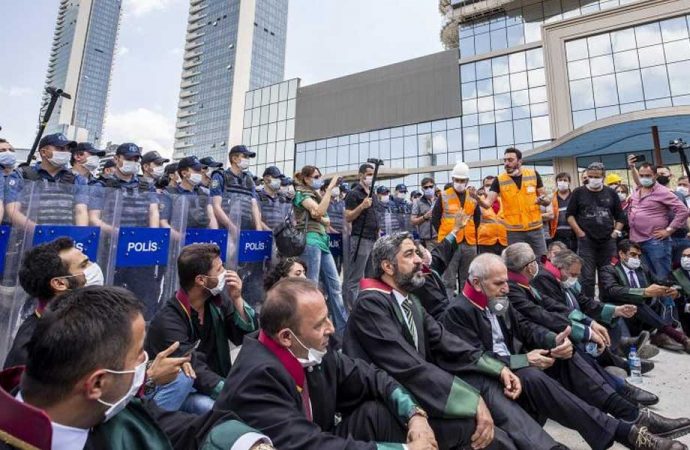 Savunma yürüyüşünde Baro başkanlarını tehdit etmişlerdi: Şirketin kaçak çalıştığı ortaya çıktı!