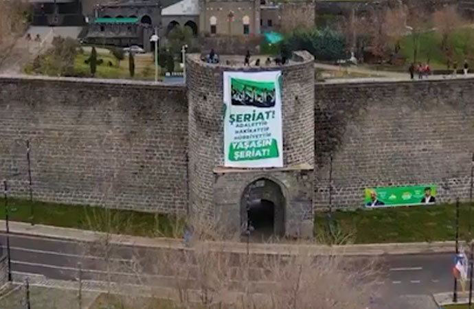 Diyarbakır'da Atatürk ve Laiklik Karşıtı Gerici Sloganlar Sokaklarda Yükseliyor