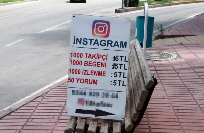 Sokakta tezgah açtı, günde 50 bin takipçi satışı yapıyor