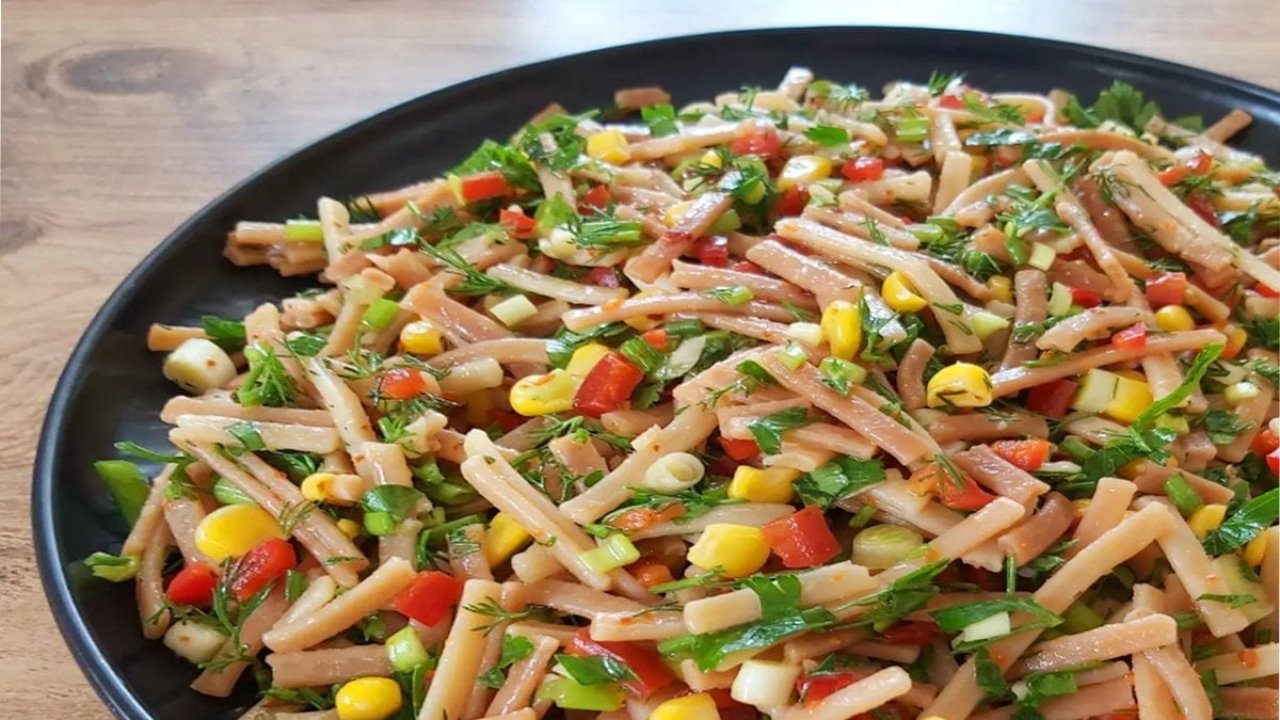 Pratik ve Leziz: Erişte Salatası Tarifi
