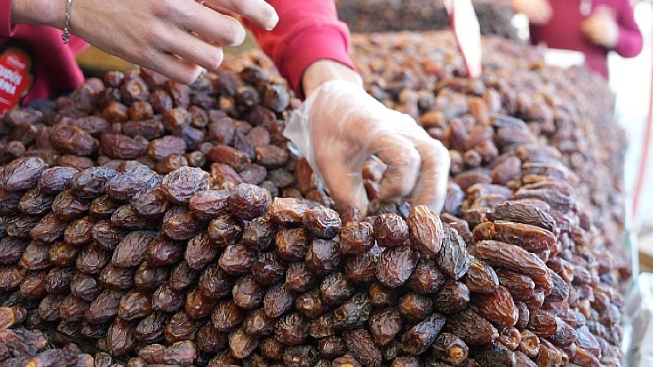 Ramazan’ın simgesi hurmayı alırken buna dikkat! O kişiler siyah hurmayı ağzına bir değdirmesin: Uzmanlar bakın