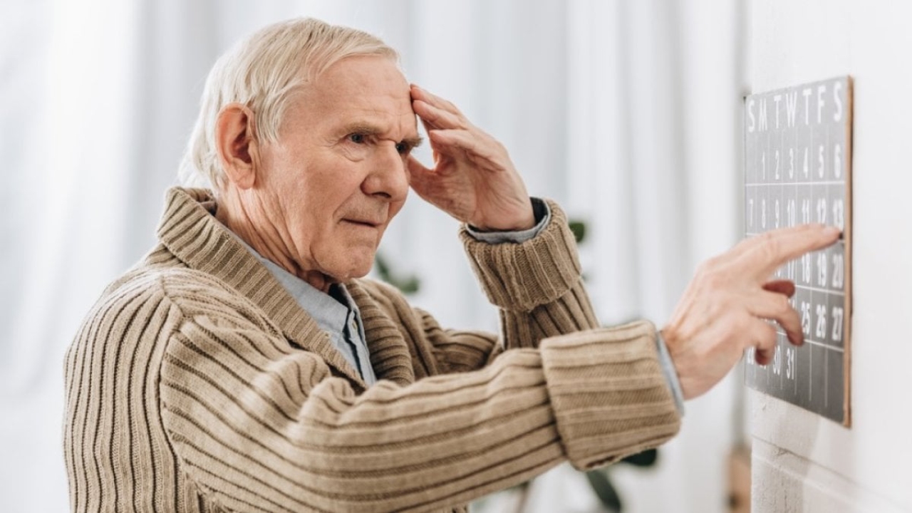 Bu kötü alışkanlığın alzheimer riskini artırdığı ortaya çıktı! Dünyanın üçte biri bir alışkanlığa sahip
