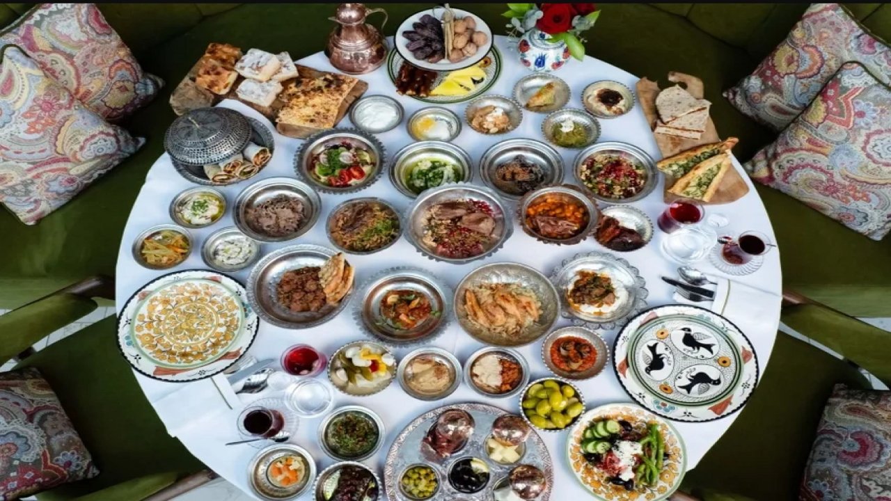 Barış Yarkadaş: Mehmet Şimşek’in kişi başı 4345 TL’lik iftar yemeği