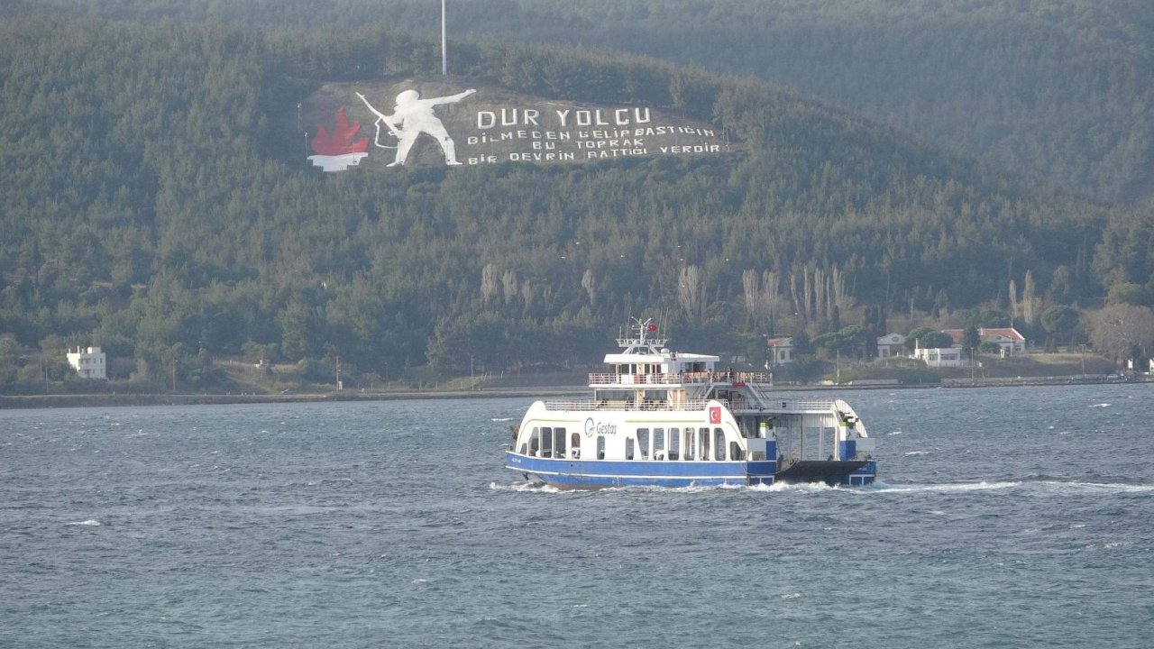 Çanakkale'de Olumsuz Hava Şartları: Feribot Seferleri İptal Edildi