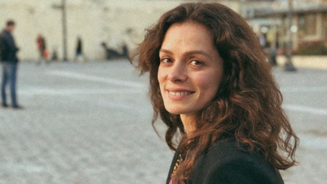 Sandık Kokusu'nun Karsu'su Özge Özpirinçci saçlarını boyattı! Yeni imajı çok beğenildi