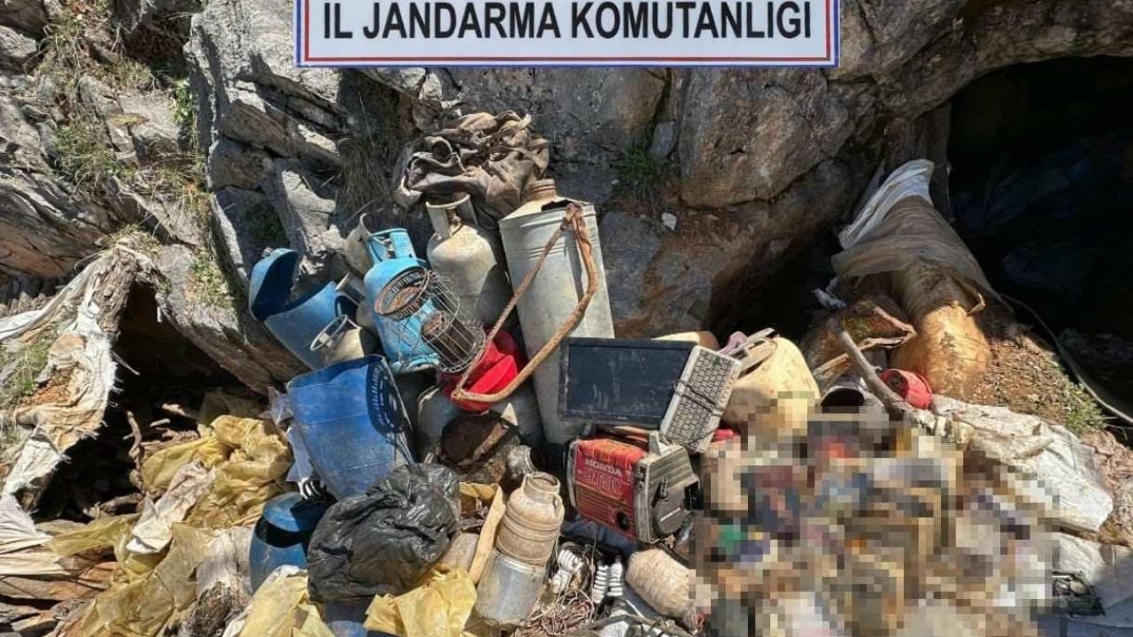 Hozat Operasyonunda Terör Malzemeleri Ele Geçirildi
