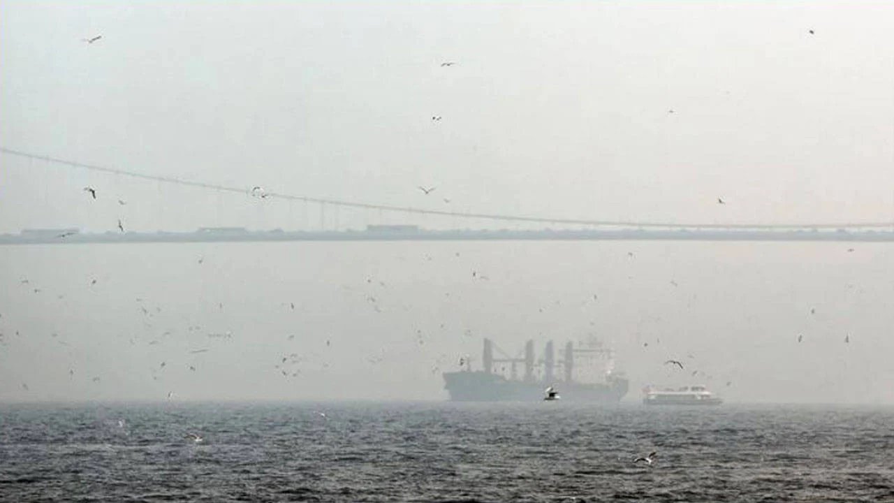 İstanbul Boğazı'nda gemi trafiği askıya alındı