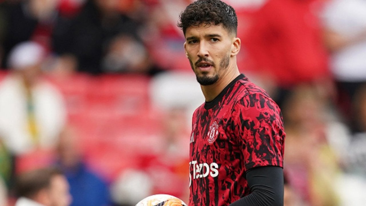 Transfer işlemi tamamlanıyor: Altay Bayındır, Süper Lig'e dönüş yapıyor!