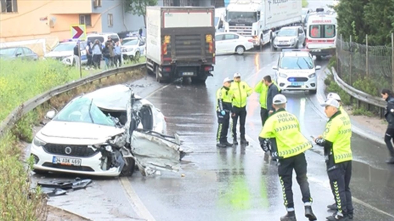 İstanbul’da feci kaza: Kamyon ile otomobil çarpıştı: 2 ölü 4 yaralı
